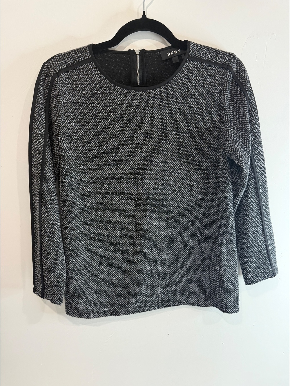 DKNY Women's Black and White Herringbone Pattern Long Sleeve Sweater Size S